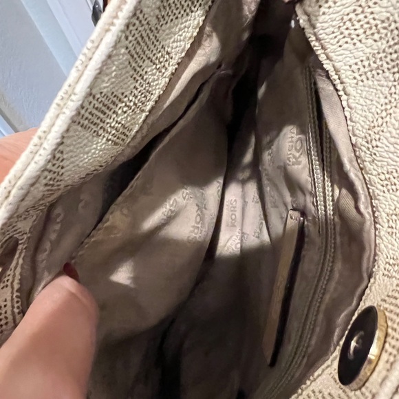 Michael Kors Cross Body - Picture 4 of 4